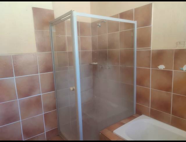 6 BEDROOM HOUSE FOR SALE IN ANNADALE